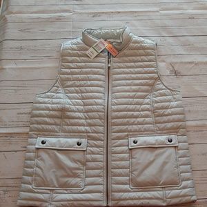 NEW WITH TAGS VINEYARD VINES PUFFER VEST. LARGE